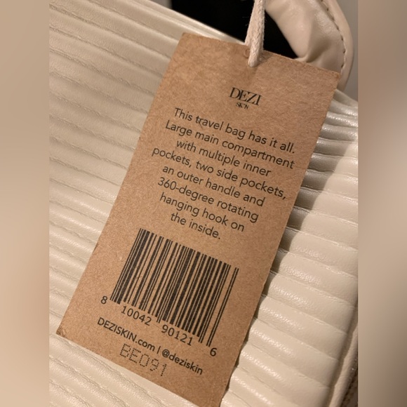 Dezi Hanging Travel Bag NWT - Picture 7 of 7